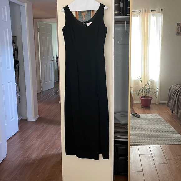 Huey Waltzer Long Black fully lined w/slit size 4 vintage pre owned scoop neck - Picture 1 of 5